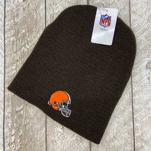 NWT Cleveland Browns Knit Beanie with Orange Helmet Design, NFL Team Shop